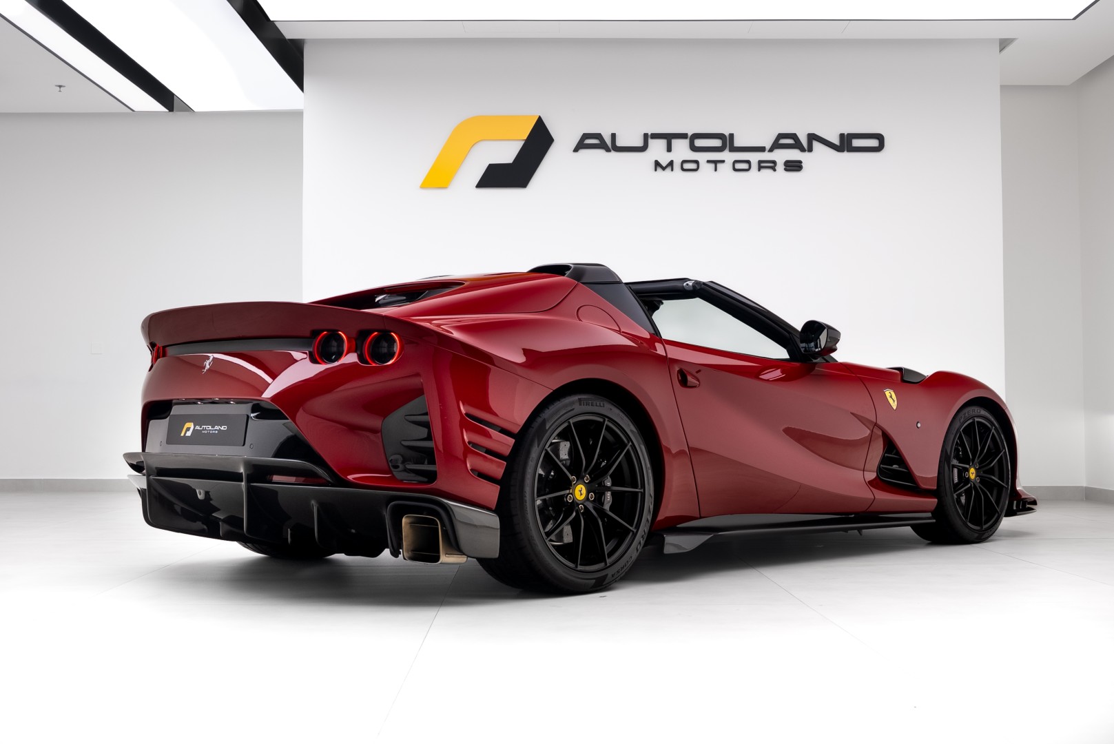 FERRARI 812 COMPETIZIONE APERTA